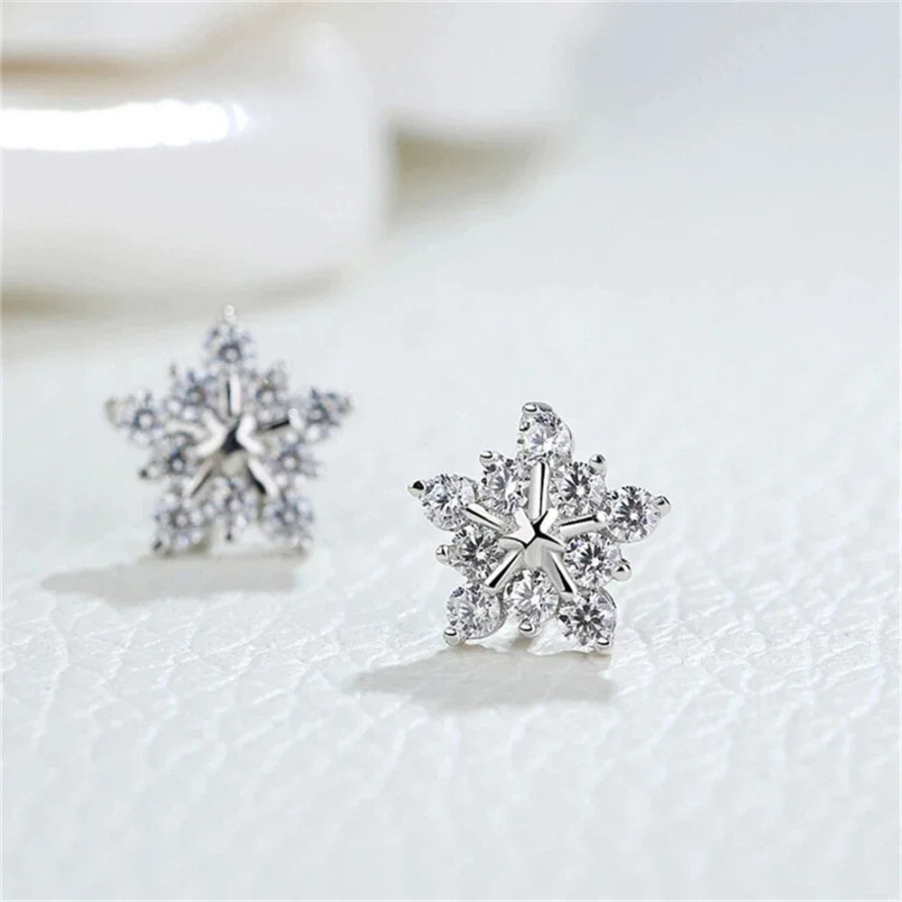 2025 New Fashion Snowflake Zircon Stud Earrings for Women Shiny Crystal Mini Delicate Earring Ear Accessories Christmas Gifts