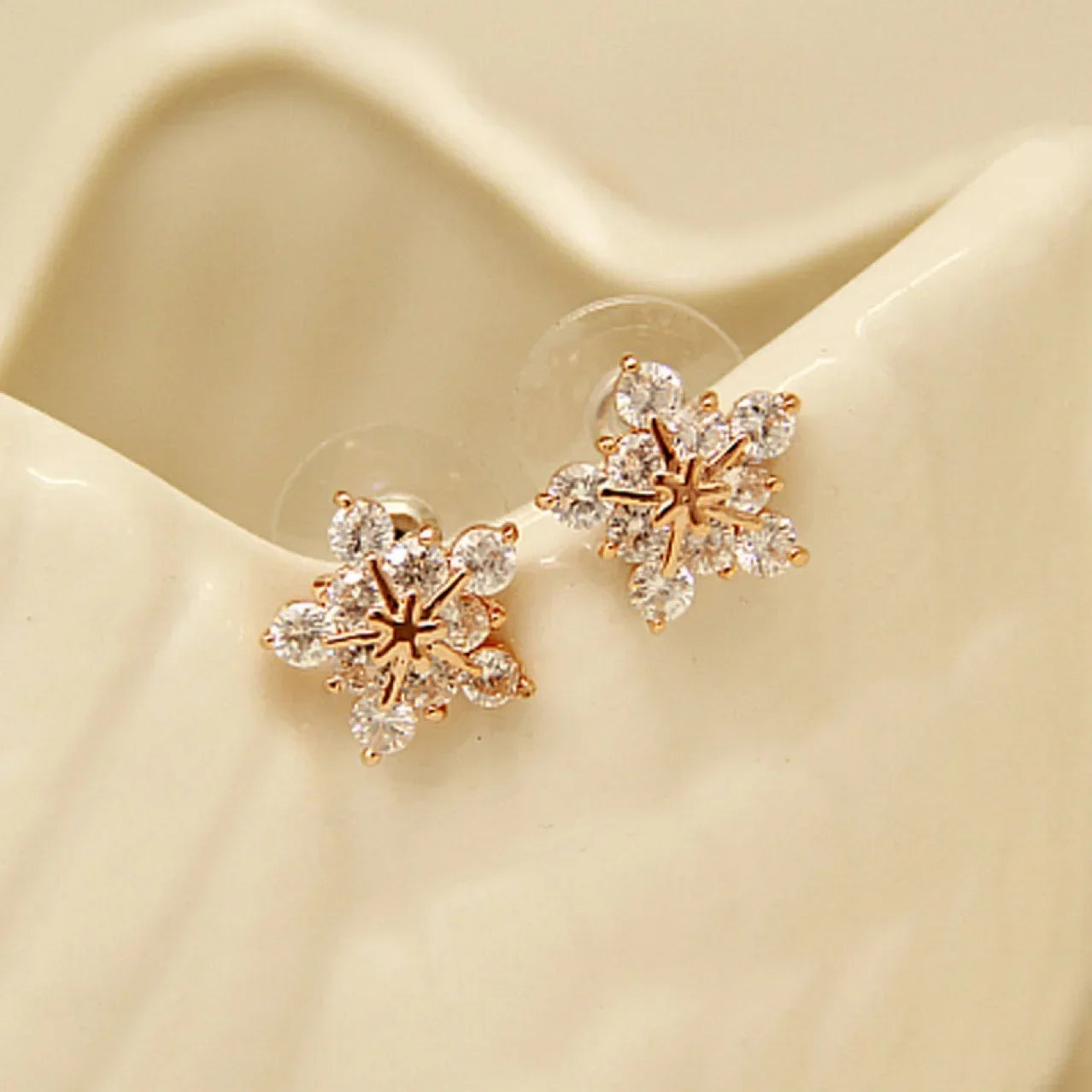 2025 New Fashion Snowflake Zircon Stud Earrings for Women Shiny Crystal Mini Delicate Earring Ear Accessories Christmas Gifts